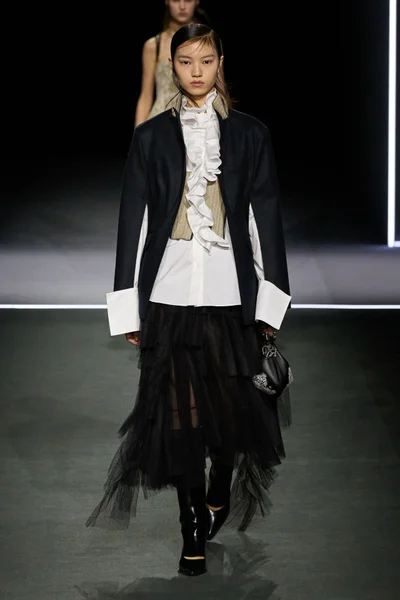 Look 11